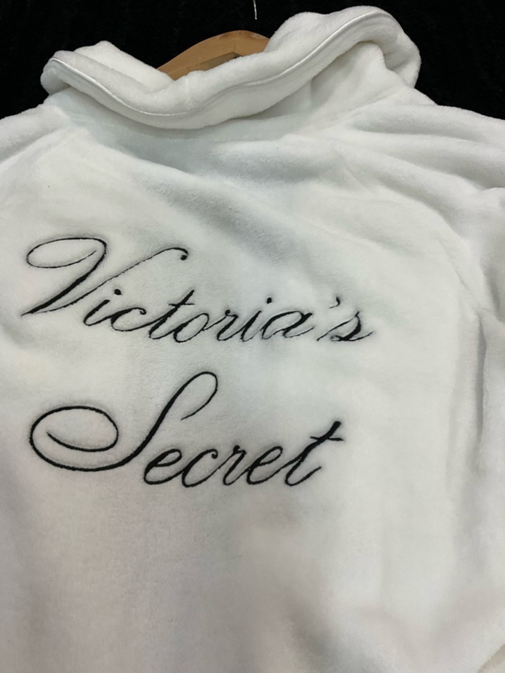 Victoria's Secret White Plush Robe with Black Belt - Picture 9 of 12